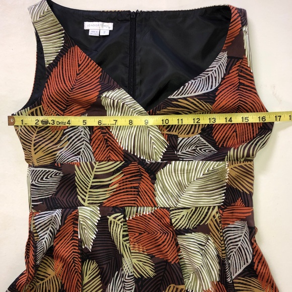 LONDON TIMES Sleeveless V-neck Dress (2) - Picture 9 of 17